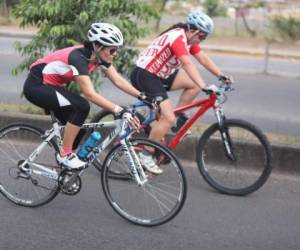 Estas chicas mostraron su fuerza y disciplina en el ciclismo. Fotos: David Romero/Johnny Magallanes/EL HERALDO