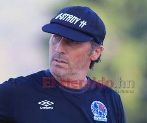 Entrenador del equipo Olimpia durante el encuentro deportivo en Danlí. Foto: Ronal Aceituno