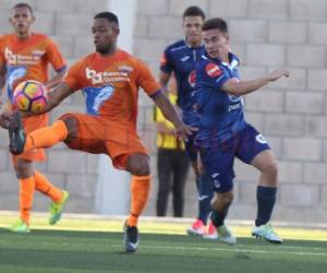 Germán Mayenfish jugando un partido contra los Lobos de la UPNFM. Foto: El Heraldo.