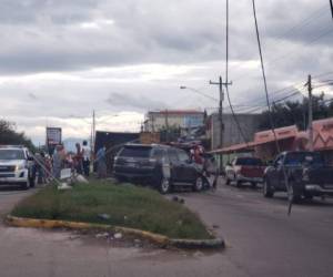 Autoridades de la Policía Nacional llegaron a la zona del accidente.