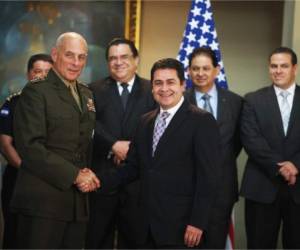 El Comandante del Comando Sur del Ejército de Estados Unidos, John Kelly, fue recibido por el presidente de Honduras, Juan Orlando Hernández. (Foto: Efraín Salgado)