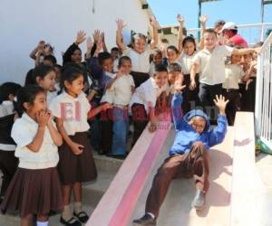 En la Escuela Virgen de Suyapa que apoya Acoes estudian 1,500 niños. Fotos: David Romero/EL HERALDO