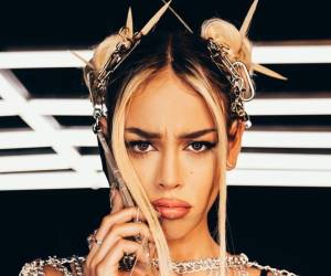 La cantante mexicana negó cambios en su cuerpo y dijo lo incómoda que se siente cuando le preguntan sobre ello.