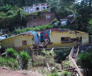 El derrumbe ocurrió en la aldea Zarabanda, kilómetro 12 que conduce a al municipio de Valle de Ángeles.