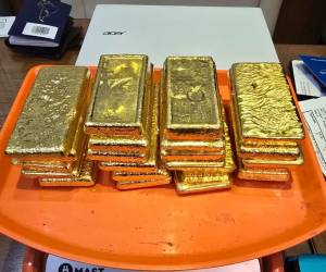 Policía decomisa en aeropuerto de Paraguay 22 kilos de oro que tenían como destino Panamá.