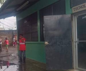 Las personas evacuadas son llevadas a varias escuelas. Foto: Copeco