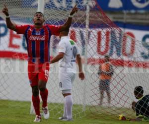 Carlo Costly celebra una de las anotaciones en el partido ante Comayagua FC. Fotos: Juan Salgado / Grupo OPSA.