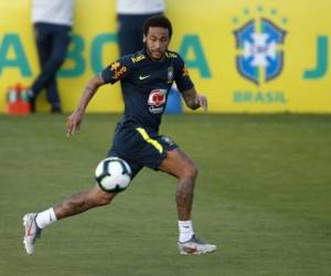 El delantero Neymar durante un entrenamiento de la selecci n de Brasil, el martes 28 de mayo de 2019, en Teres polis. Foto: Leo Correa/Agencia AP.