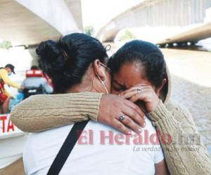 Un abrazo sincero se dieron estas mujeres al encontrarse.