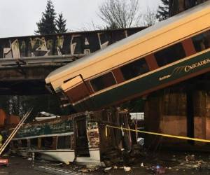 El portavoz del sheriff del condado de Pierce, Ed Troyer, dijo a periodistas que había varios fallecidos, pero hasta ahora no pudo precisar una cifra.