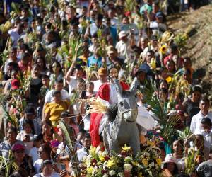 En la localidad de Nahuizalco, un poblado de origen prehispánico a 75 kilómetros de la capital San Salvador, la mayoría de sus habitantes vive el Domingo de Ramos con fervor y fe.