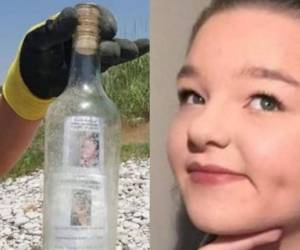 'En el momento de tu muerte, mi corazón se partió en dos', se puede leer en el texto firmado 'Mamá'. Foto: AFP.