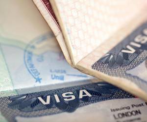 El Gobierno estadounidense ha incluido a Venezuela y Cuba a una lista con 25 nuevos países cuyos ciudadanos deben depositar fianzas de hasta 15.000 dólares para solicitar la entrada en Estados Unidos, según especificó esta semana el Departamento de Estado.