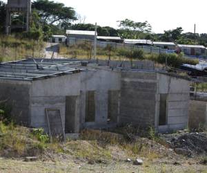La construcción inicial de Villa Solidaridad representaba 117 millones de lempiras, pero la incorporación de 14 a 20 nuevas viviendas elevará la inversión a entre 130 y 135 millones.