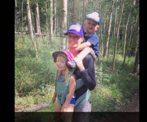 Chelsey Russell, de 35 años y madre de dos niños, saltó al agua al rescate de su hijo.