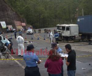 En este accidente vial, registrado el miércoles 11 de diciembre de 2019 en el kilómetro 41 de la carretera al norte, fallecieron tres miembros de una misma familia. Foto: Aníbal Vásquez / EL HERALDO.