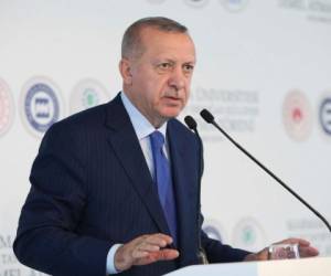 El objetivo de Turquía 'no es combatir' sino 'apoyar al gobierno legítimo y evitar una tragedia humanitaria', aseguró Erdogan el domingo. AP.