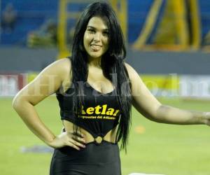 Estas hermosas catrachas se destacaron [por su belleza en el estadio Morazán, de San Pedro Sula, donde se juega el partido entre Real España y Platense de la primera jornada del Apertura 2017/18. Foto: Grupo Opsa