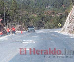 La carretera hacia el occidente se ha deteriorado en los últimos años debido a la mala calidad del pavimento y falta de mantenimiento.