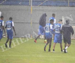 Las fuertes lluvias no detuvieron los trabajos de la Selección de Honduras (Foto: EL HERALDO)