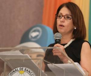 Ethel Deras, presidenta de la Comisión Nacional de Bancos y Seguros, comentó que el 75% de los créditos de Banadesa están en mora. Foto: EL HERALDO