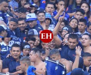 Amado Guevara apoyó al Motagua junto a los aficionados en las graderías populares. Fotos: Ronal Aceituno / El Heraldo