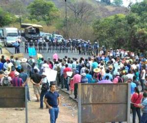 Así estaba la carretera al sur de la Honduras cuando manifestantes impidieron el paso vehicular (Fotos: EL HERALDO Honduras)
