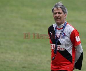Carlos Restrepo, DT del Olimpia, durante entreno. Foto Grupo OPSA
