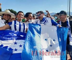 Independientemente del resultado de esta tarde noche, la afición de ambas selecciones ya celebran en un ambiente festivo. Foto: Johny Magallanes/ Videos: Jorge Fermán/ EL HERALDO.