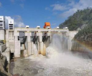 La estatal recurrirá a generación térmica en Juticalpa para mantener el suministro eléctrico en Olancho y zonas aledañas. La imagen muestra Patuca III en tiempos de operación, actualmente el bajo nivel de agua obligará a suspender operación.