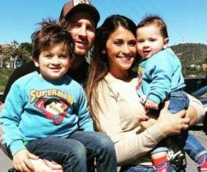 Leo Messi, Antonella Rocuzzo y sus hijos Thiago y Mateo. (Foto: @leomessi en Instagram)