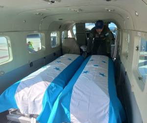 El avión con los cuerpos de Ismael Romero Anariba y Wilmer Jovany Muñoz aterrizarán este miércoles en la base Hernán Acosta Mejía.