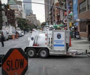 Este vehículo transporte el paquete sospechoso a un lugar más seguro. Foto: AFP