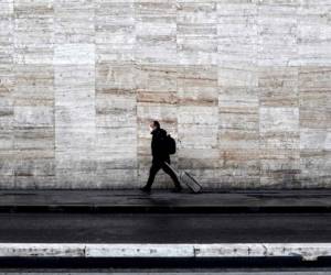 Italia, tercera economía de la zona euro, es el país europeo más afectado por la pandemia, que dejó más de 8,000 muertos en su suelo. Foto AFP