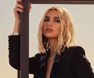 Las imágenes muestran a la intérprete de Love Again mostrando sus mejores pasos junto a su padre durante un festejo. Foto: Instagram