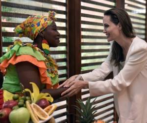 Foto publicada por la presidencia colombiana mostrando a la Enviada Especial del Alto Comisionado de las Naciones Unidas para los Refugiados (ACNUR) y a la actriz estadounidense Angelina Jolie. Foto AFP