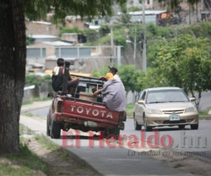 Se le llamará la atención al conductor y si hace caso omiso se procede a decomisar el vehículo con una grúa.