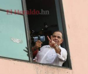 El comunicador David Romero se mantiene refugiado en las instalaciones de Radio Globo. Foto: Jimmy Argueta/ EL HERALDO