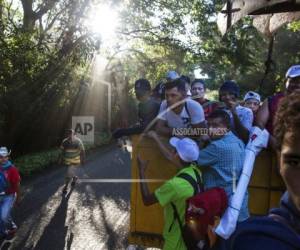Hay un número relativamente pequeño de nicaragüenses que decidieron probar suerte con la caravana de miles de centroamericanos, principalmente hondureños, actualmente avanzan por el sur de México. (Foto: AP)