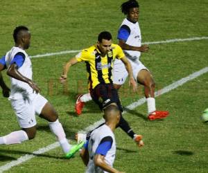 Ángel Tejeda marcó el primer gol del Real España ante el Honduars de El Progreso. Foto: El Heraldo