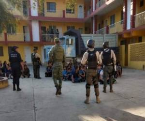 Entre los hondureños rescatados habían 71 menores de edad. (Foto: El Universal)