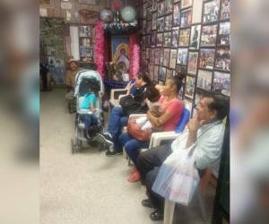 Hondureños bajo el TPS realizan trámites de renovación.