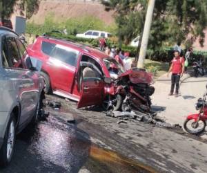 El percance vial se registró a la altura del desvío a la colonia La Era, en el carril que conduce hacia la salida a Valle de Ángeles, dejando luto en varias familias capitalinas.