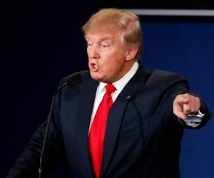 Producto de los resultados parciales de las elecciones en Estados Unidos que colocan a Donald Trump a la delantera, ante Hillary Clinton, colapsó el sitio web.