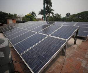 Los paneles solares son señalados como una solución viable para reducir las facturas eléctricas mensuales.