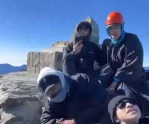 Alpinistas graban en la cima de una montaña cómo se sintió el sismo de Taiwán