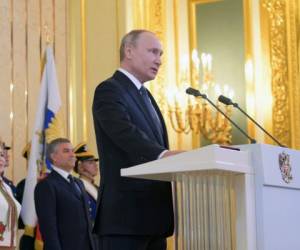 El presidente electo de Rusia, Vladimir Putin, jura su cargo durante una ceremonia en el Kremlin en Moscú el 7 de mayo. Foto AFP