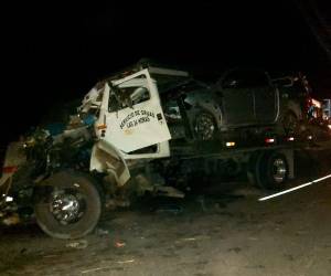 El conductor de la grúa fue la persona que perdió la vida a causa del fuerte impacto.