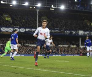 Dele Alli celebrando una de las anotaciones en el duelo Tottenham vs Everton en la Premier League. (Foto: AP)