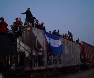 Los migrantes utilizan el tren La Bestia para poder cruzar México y acercarse a la frontera con Estados Unidos.